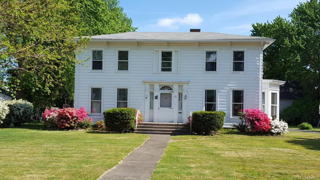 Centennial Inn Bed & Breakfast Conneaut 외부 사진